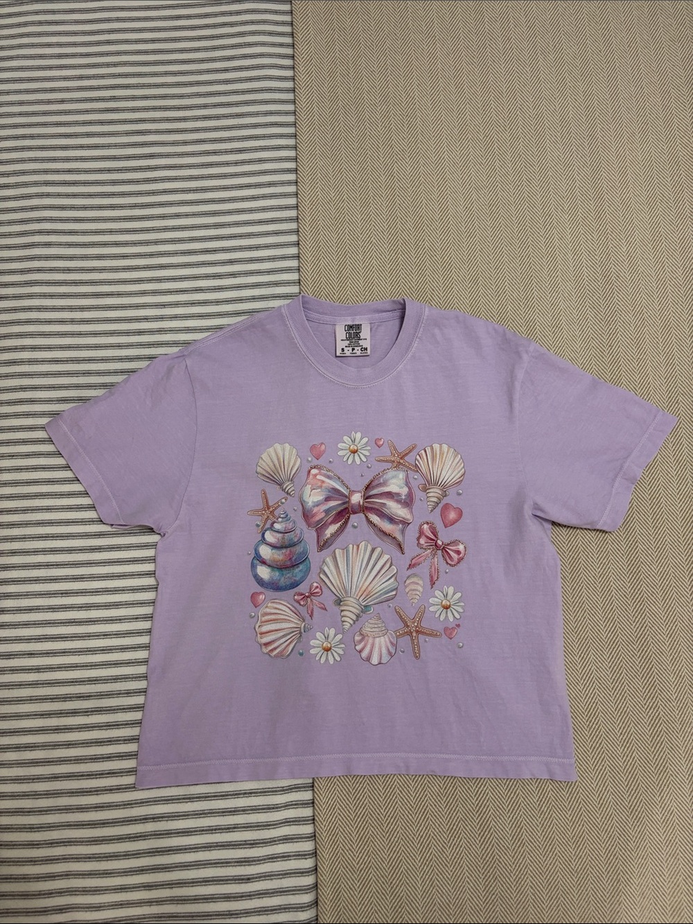 NWOT Comfort Colors Seashell Summer Beach Bow T-Shirt Graphic Tee Purple Small